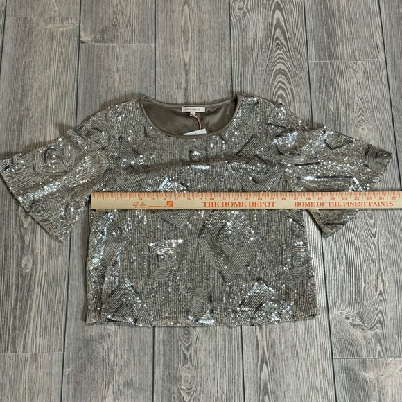 Champagne Sequin Diamond Top Skies are Blue Size Small Round Neckline Boxy Fit - Picture 9 of 11